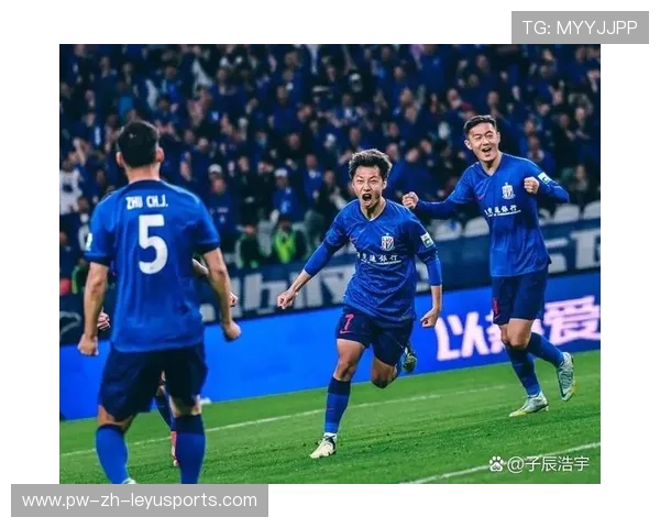 中场新秀训练赛中表现突出，被冠以“未来之星”称号