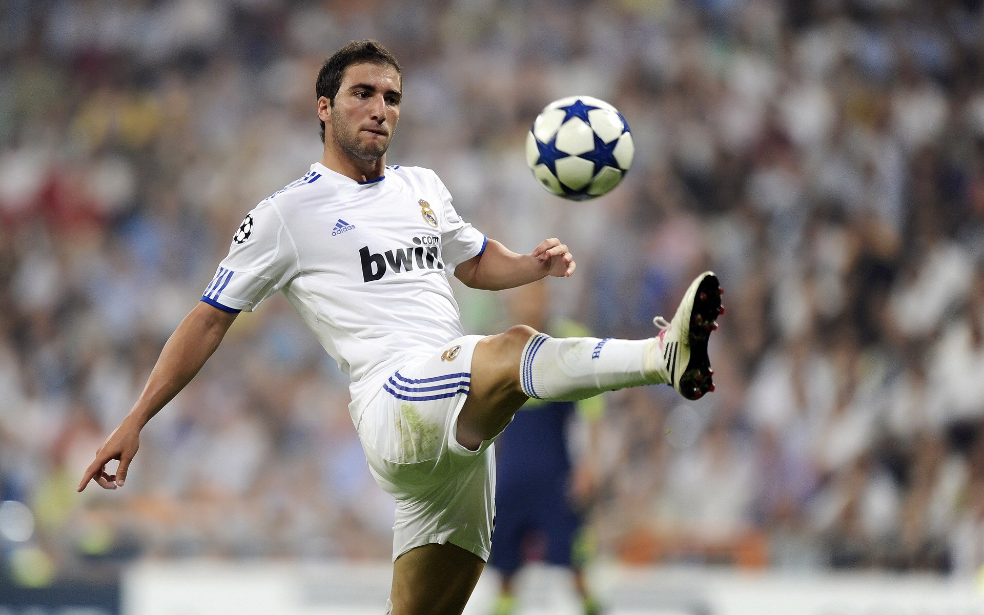 乐鱼体育在线登陆-五大联赛高位逼抢体系哪支球队最具压迫感